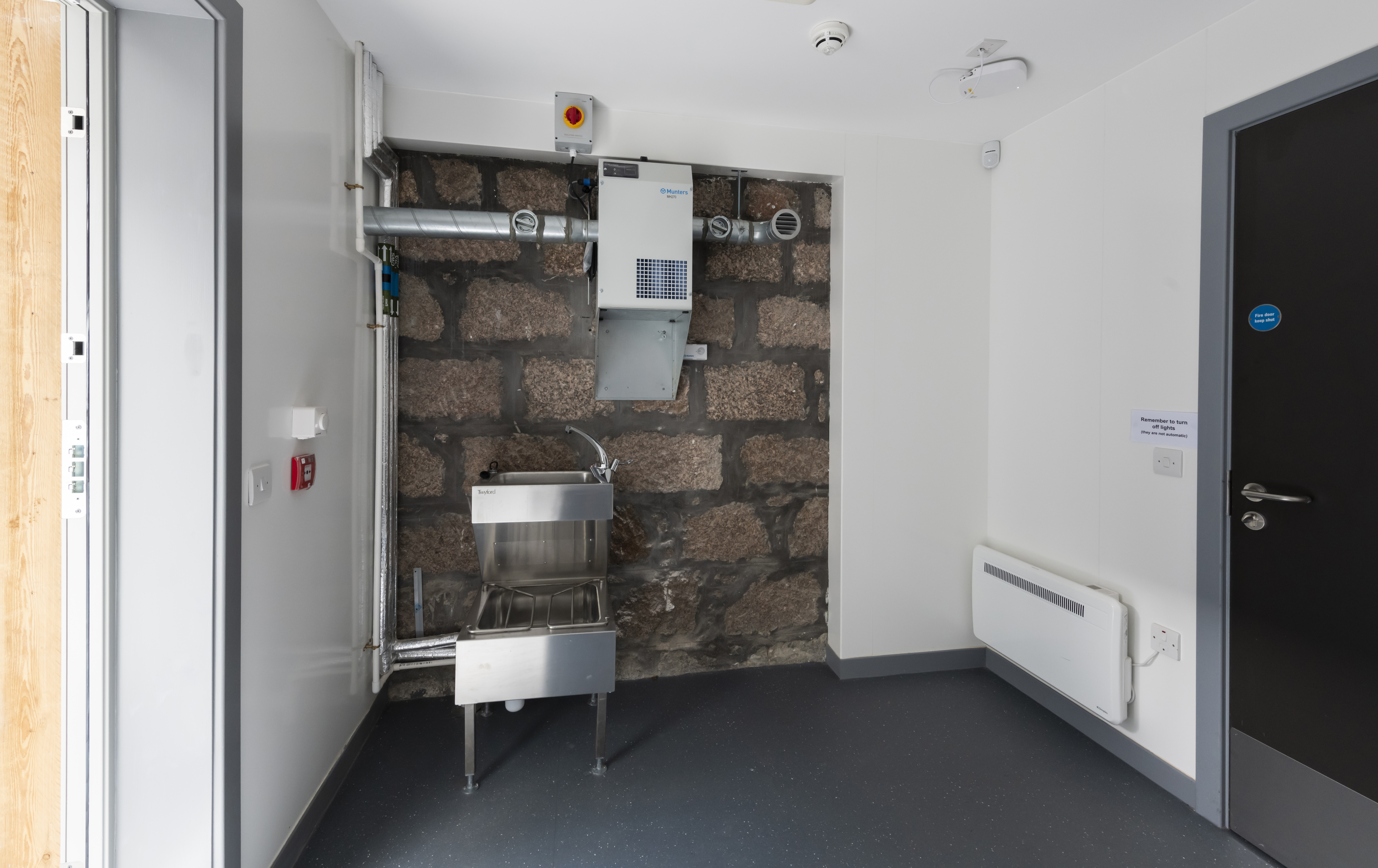 A very effective drying room with dehumidifier, fan and heater
