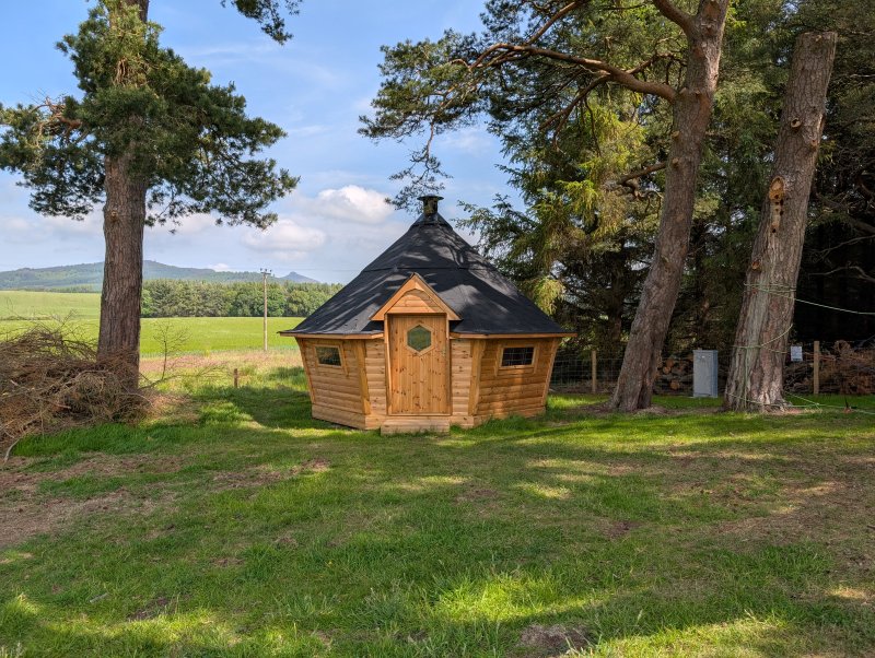 BBQ Hut seating 24