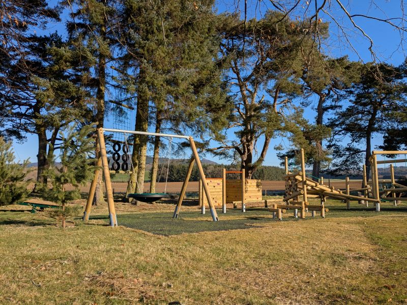Free play equipment