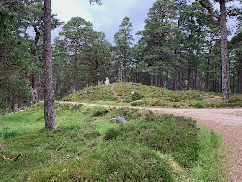 path leading to Cairn